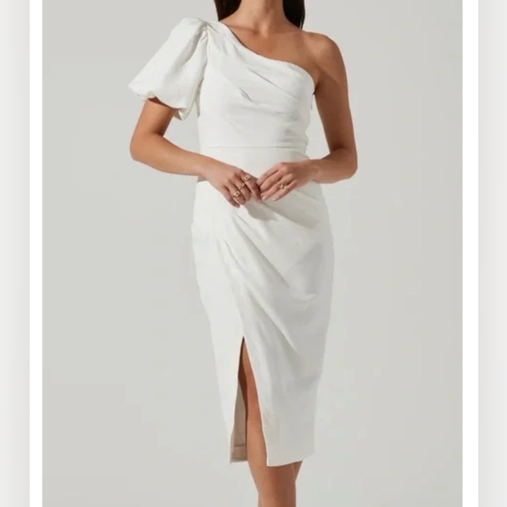 NWT ASTR the Label Joelle One-Shoulder Puff-sleeve midi-dress, size L